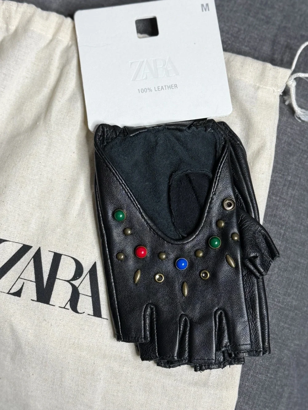 NWT Zara Woman Accessories SHORT 100% LEATHER MITTENS WITH STUDS & STONES *READ